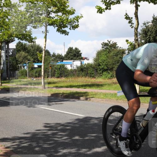 10.08.2025 - GEWOBA Citytriathlon Bremen Yannick Fuchs http://msf.ph/oto/8573802 10.08.2025 13:09:17 Radfahren 735, 822, 973, 977, 1006 meine-sportfotos.de