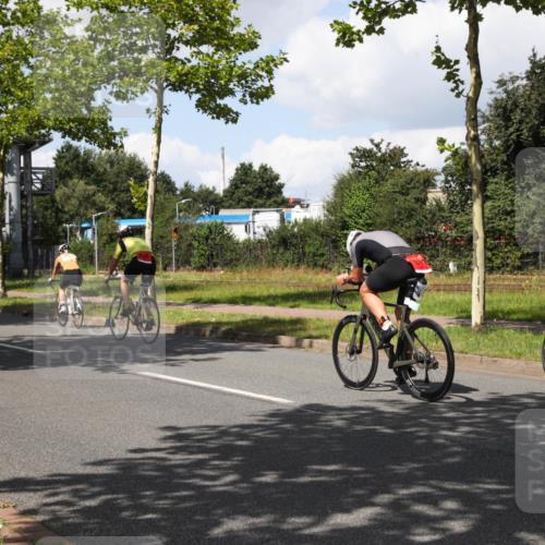 10.08.2025 - GEWOBA Citytriathlon Bremen Yannick Fuchs http://msf.ph/oto/8573818 10.08.2025 13:09:46 Radfahren 681, 770, 942 meine-sportfotos.de