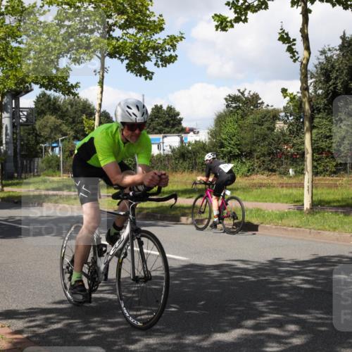 10.08.2025 - GEWOBA Citytriathlon Bremen Yannick Fuchs http://msf.ph/oto/8573836 10.08.2025 13:10:52 Radfahren 834, 858, 935, 1031 meine-sportfotos.de