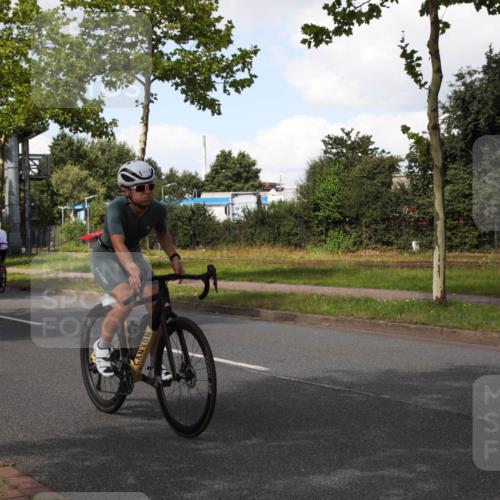 10.08.2025 - GEWOBA Citytriathlon Bremen Yannick Fuchs http://msf.ph/oto/8573871 10.08.2025 13:11:46 Radfahren 604, 635, 667, 750, 894, 933, 937, 966, 1017, 1032 meine-sportfotos.de