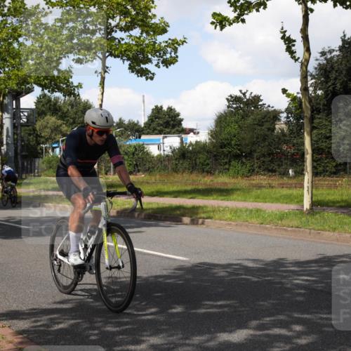 10.08.2025 - GEWOBA Citytriathlon Bremen Yannick Fuchs http://msf.ph/oto/8573874 10.08.2025 13:11:49 Radfahren 635, 667, 750, 894, 933, 937, 966, 1017, 1032 meine-sportfotos.de