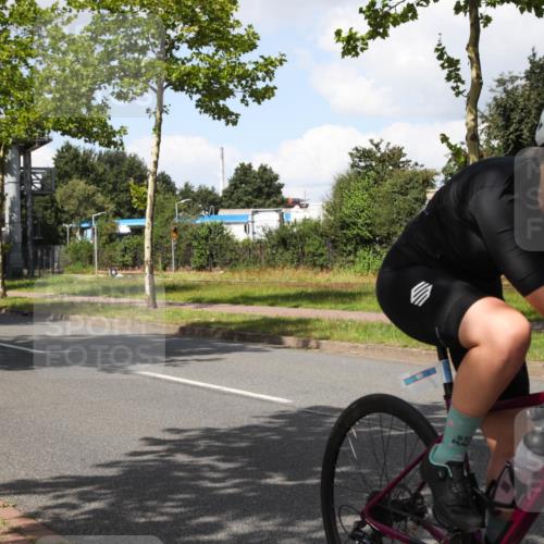 10.08.2025 - GEWOBA Citytriathlon Bremen Yannick Fuchs http://msf.ph/oto/8573877 10.08.2025 13:11:51 Radfahren 635, 667, 750, 894, 933, 937, 966, 1017, 1032 meine-sportfotos.de