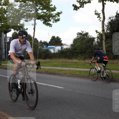 10.08.2025 - GEWOBA Citytriathlon Bremen Yannick Fuchs http://msf.ph/oto/8573907 10.08.2025 13:12:50 Radfahren 575, 582, 895, 902, 1028, 1035 meine-sportfotos.de