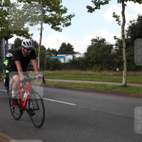10.08.2025 - GEWOBA Citytriathlon Bremen Yannick Fuchs http://msf.ph/oto/8573958 10.08.2025 13:15:24 Radfahren 736, 749, 758, 765, 940, 969 meine-sportfotos.de