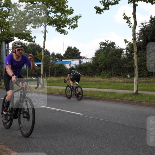 10.08.2025 - GEWOBA Citytriathlon Bremen Yannick Fuchs http://msf.ph/oto/8573962 10.08.2025 13:15:27 Radfahren 636, 736, 749, 758, 765, 940, 969, 1025 meine-sportfotos.de