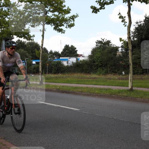 10.08.2025 - GEWOBA Citytriathlon Bremen Yannick Fuchs http://msf.ph/oto/8573963 10.08.2025 13:15:28 Radfahren 636, 736, 749, 758, 940, 969, 1025 meine-sportfotos.de