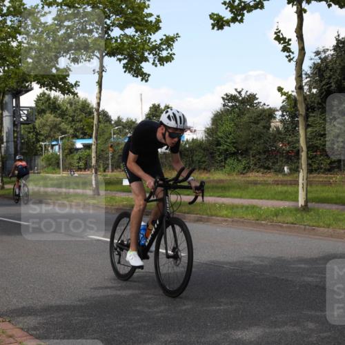 10.08.2025 - GEWOBA Citytriathlon Bremen Yannick Fuchs http://msf.ph/oto/8573989 10.08.2025 13:16:17 Radfahren 591, 632, 892 meine-sportfotos.de