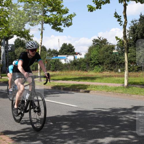 10.08.2025 - GEWOBA Citytriathlon Bremen Yannick Fuchs http://msf.ph/oto/8574004 10.08.2025 13:17:35 Radfahren 567, 825, 853, 1018 meine-sportfotos.de
