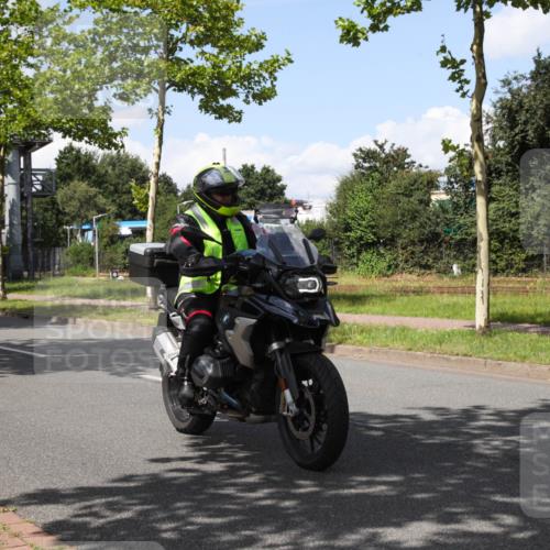 10.08.2025 - GEWOBA Citytriathlon Bremen Yannick Fuchs http://msf.ph/oto/8574007 10.08.2025 13:17:40 Radfahren 567, 825, 853, 1018 meine-sportfotos.de
