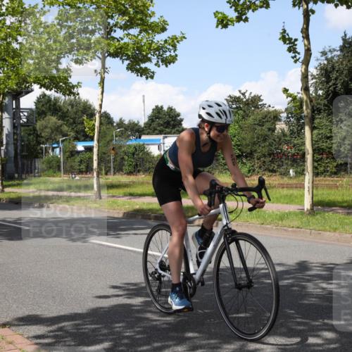 10.08.2025 - GEWOBA Citytriathlon Bremen Yannick Fuchs http://msf.ph/oto/8574012 10.08.2025 13:18:40 Radfahren 596, 934 meine-sportfotos.de