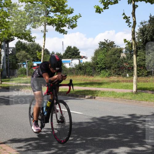 10.08.2025 - GEWOBA Citytriathlon Bremen Yannick Fuchs http://msf.ph/oto/8574026 10.08.2025 13:20:33 Radfahren 842, 848, 926, 964 meine-sportfotos.de