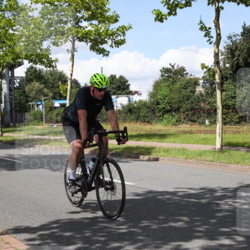 10.08.2025 - GEWOBA Citytriathlon Bremen Yannick Fuchs http://msf.ph/oto/8574032 10.08.2025 13:21:11 Radfahren 581, 953, 1023 meine-sportfotos.de