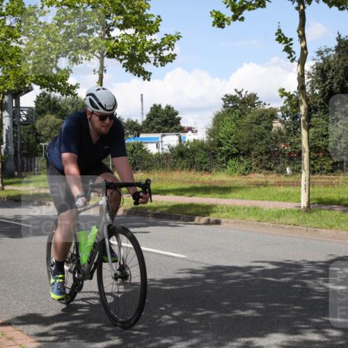 10.08.2025 - GEWOBA Citytriathlon Bremen Yannick Fuchs http://msf.ph/oto/8574034 10.08.2025 13:21:42 Radfahren 652, 955, 1001 meine-sportfotos.de