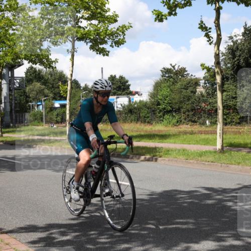 10.08.2025 - GEWOBA Citytriathlon Bremen Yannick Fuchs http://msf.ph/oto/8574051 10.08.2025 13:23:54 Radfahren 930, 965, 972 meine-sportfotos.de