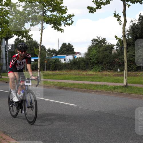 10.08.2025 - GEWOBA Citytriathlon Bremen Yannick Fuchs http://msf.ph/oto/8574088 10.08.2025 13:27:36 Radfahren 909, 958 meine-sportfotos.de
