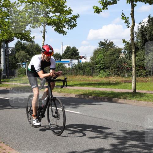 10.08.2025 - GEWOBA Citytriathlon Bremen Yannick Fuchs http://msf.ph/oto/8574310 10.08.2025 14:12:11 Radfahren 10, 12, 27, 42, 172 meine-sportfotos.de