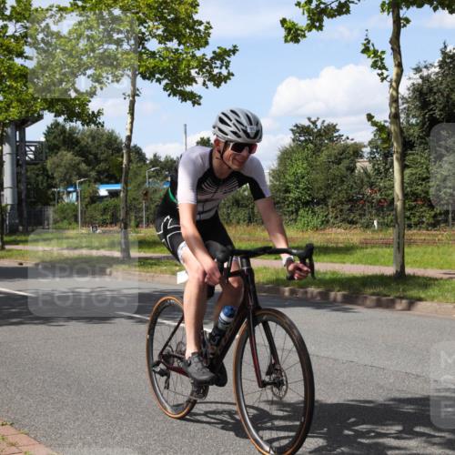 10.08.2025 - GEWOBA Citytriathlon Bremen Yannick Fuchs http://msf.ph/oto/8574346 10.08.2025 14:12:57 Radfahren 8, 95, 117, 148 meine-sportfotos.de