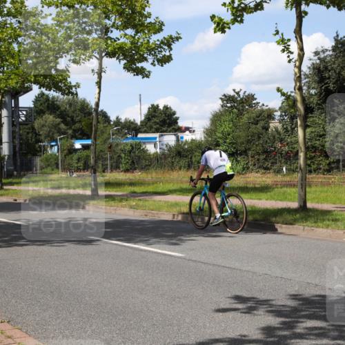 10.08.2025 - GEWOBA Citytriathlon Bremen Yannick Fuchs http://msf.ph/oto/8574569 10.08.2025 14:15:17 Radfahren 15, 45, 54, 55, 76, 88, 97, 108, 133, 146 meine-sportfotos.de