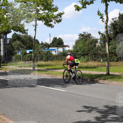 10.08.2025 - GEWOBA Citytriathlon Bremen Yannick Fuchs http://msf.ph/oto/8574875 10.08.2025 14:18:33 Radfahren 30, 47, 50, 75, 94, 100, 131, 147, 255, 314 meine-sportfotos.de