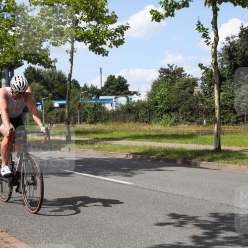 10.08.2025 - GEWOBA Citytriathlon Bremen Yannick Fuchs http://msf.ph/oto/8574876 10.08.2025 14:18:34 Radfahren 30, 47, 50, 75, 94, 100, 131, 147, 255, 314 meine-sportfotos.de