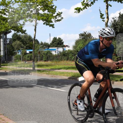 10.08.2025 - GEWOBA Citytriathlon Bremen Yannick Fuchs http://msf.ph/oto/8574923 10.08.2025 14:19:16 Radfahren 101, 124, 126, 139, 162, 201, 227, 239, 254 meine-sportfotos.de