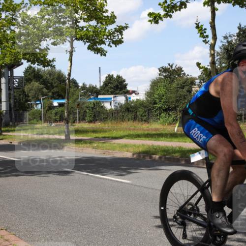 10.08.2025 - GEWOBA Citytriathlon Bremen Yannick Fuchs http://msf.ph/oto/8575043 10.08.2025 14:20:47 Radfahren 11, 56, 61, 67, 69, 73, 110, 142, 145, 157, 216, 229, 272, 274, 281, 312 meine-sportfotos.de