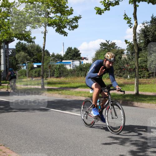10.08.2025 - GEWOBA Citytriathlon Bremen Yannick Fuchs http://msf.ph/oto/8575377 10.08.2025 14:25:07 Radfahren 22, 49, 85, 166, 202, 235, 267, 269, 270, 346, 462 meine-sportfotos.de