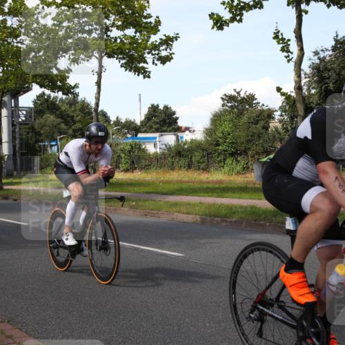 10.08.2025 - GEWOBA Citytriathlon Bremen Yannick Fuchs http://msf.ph/oto/8575676 10.08.2025 14:27:55 Radfahren 70, 159, 194, 293, 322 meine-sportfotos.de