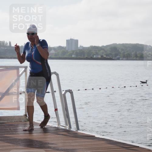 17.08.2025 - KN Förde Triathlon 2025 KatJ http://msf.ph/oto/8575855 17.08.2025 09:09:58 Schwimmen 102, 108, 110, 108, 110 meine-sportfotos.de