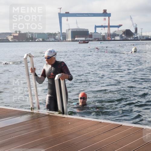 17.08.2025 - KN Förde Triathlon 2025 KatJ http://msf.ph/oto/8576836 17.08.2025 09:15:18 Schwimmen 143, 149, 143, 145, 147, 149 meine-sportfotos.de