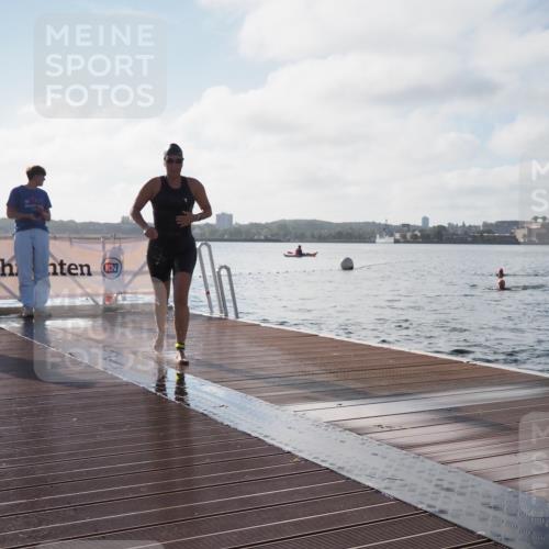 17.08.2025 - KN Förde Triathlon 2025 KatJ http://msf.ph/oto/8579783 17.08.2025 09:21:24 Schwimmen 171, 194, 201, 230, 171, 194, 201, 230 meine-sportfotos.de