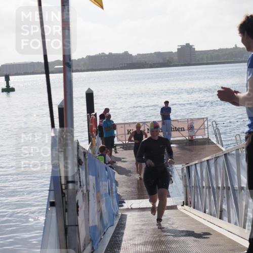 17.08.2025 - KN Förde Triathlon 2025 MichiJ http://msf.ph/oto/8580106 17.08.2025 09:18:06 Schwimmen 161, 175, 180, 182, 175, 189, 254 meine-sportfotos.de