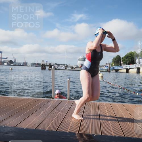 17.08.2025 - KN Förde Triathlon 2025 KatJ http://msf.ph/oto/8580335 17.08.2025 09:22:23 Schwimmen 111, 208, 221, 235, 111, 208, 221, 235 meine-sportfotos.de