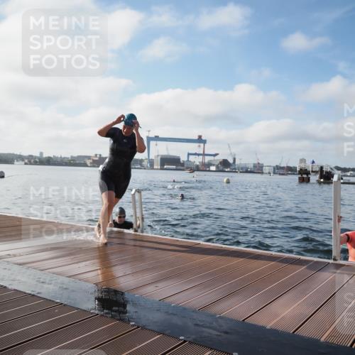 17.08.2025 - KN Förde Triathlon 2025 KatJ http://msf.ph/oto/8580391 17.08.2025 09:22:26 Schwimmen 111, 208, 221, 235, 111, 208, 221, 235 meine-sportfotos.de
