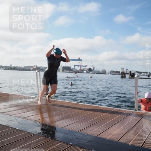 17.08.2025 - KN Förde Triathlon 2025 KatJ http://msf.ph/oto/8580398 17.08.2025 09:22:26 Schwimmen 111, 208, 221, 235, 111, 208, 221, 235 meine-sportfotos.de