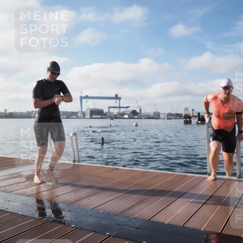 17.08.2025 - KN Förde Triathlon 2025 KatJ http://msf.ph/oto/8580482 17.08.2025 09:22:30 Schwimmen 221, 235, 111, 208, 221, 235 meine-sportfotos.de