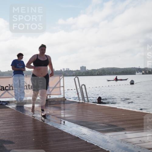 17.08.2025 - KN Förde Triathlon 2025 KatJ http://msf.ph/oto/8581210 17.08.2025 09:24:56 Schwimmen 251, 251 meine-sportfotos.de