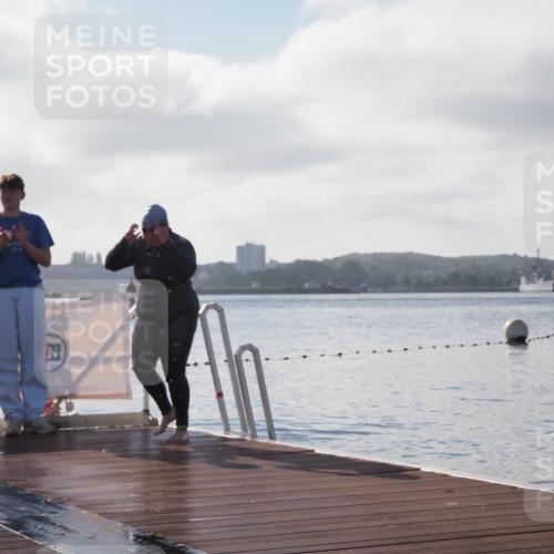 17.08.2025 - KN Förde Triathlon 2025 KatJ http://msf.ph/oto/8581603 17.08.2025 09:33:26 Schwimmen 238, 238 meine-sportfotos.de