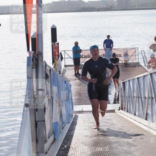 17.08.2025 - KN Förde Triathlon 2025 MichiJ http://msf.ph/oto/8584308 17.08.2025 09:22:30 Schwimmen 111, 208, 221, 235 meine-sportfotos.de