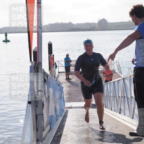 17.08.2025 - KN Förde Triathlon 2025 MichiJ http://msf.ph/oto/8584334 17.08.2025 09:22:31 Schwimmen 111, 208, 221, 221, 235, 246 meine-sportfotos.de