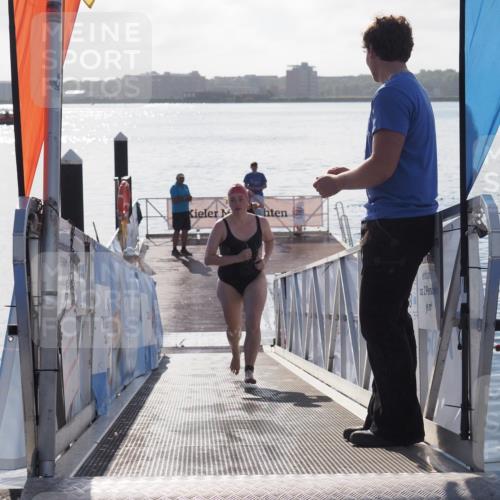 17.08.2025 - KN Förde Triathlon 2025 MichiJ http://msf.ph/oto/8585327 17.08.2025 09:24:36 Schwimmen 243, 118, 243 meine-sportfotos.de