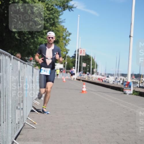 17.08.2025 - KN Förde Triathlon 2025 KatJ http://msf.ph/oto/8586380 17.08.2025 13:27:25 Laufen 425, 441 meine-sportfotos.de
