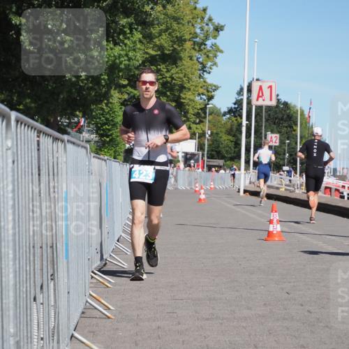 17.08.2025 - KN Förde Triathlon 2025 KatJ http://msf.ph/oto/8586859 17.08.2025 13:29:07 Laufen 423, 442 meine-sportfotos.de