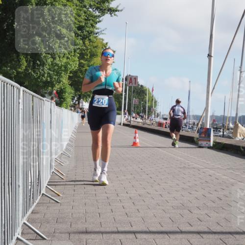 17.08.2025 - KN Förde Triathlon 2025 KatJ http://msf.ph/oto/8586989 17.08.2025 10:12:01 Laufen 220 meine-sportfotos.de