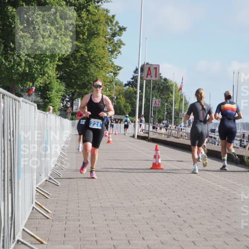17.08.2025 - KN Förde Triathlon 2025 KatJ http://msf.ph/oto/8587919 17.08.2025 10:13:41 Laufen 137, 221 meine-sportfotos.de