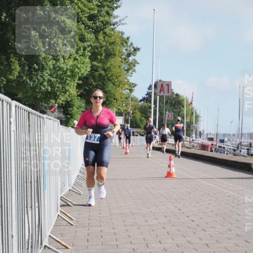 17.08.2025 - KN Förde Triathlon 2025 KatJ http://msf.ph/oto/8588011 17.08.2025 10:13:47 Laufen 137, 221 meine-sportfotos.de