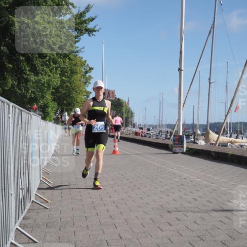 17.08.2025 - KN Förde Triathlon 2025 KatJ http://msf.ph/oto/8588868 17.08.2025 10:40:24 Laufen 205, 207 meine-sportfotos.de