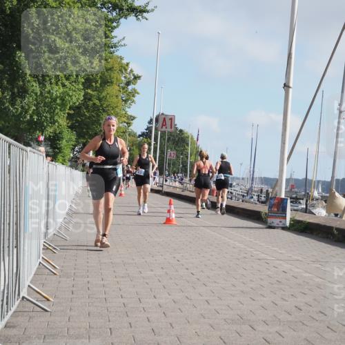 17.08.2025 - KN Förde Triathlon 2025 KatJ http://msf.ph/oto/8588927 17.08.2025 10:15:17 Laufen 142, 183, 215 meine-sportfotos.de