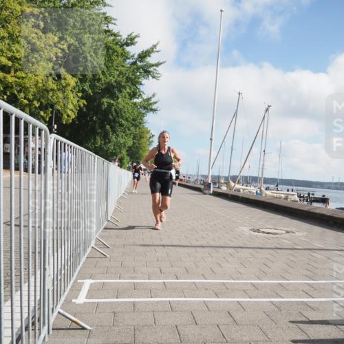 17.08.2025 - KN Förde Triathlon 2025 KatJ http://msf.ph/oto/8588960 17.08.2025 10:15:19 Laufen 142, 183, 215 meine-sportfotos.de
