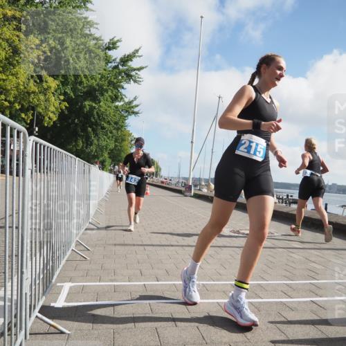 17.08.2025 - KN Förde Triathlon 2025 KatJ http://msf.ph/oto/8589023 17.08.2025 10:15:24 Laufen 142, 215, 242 meine-sportfotos.de